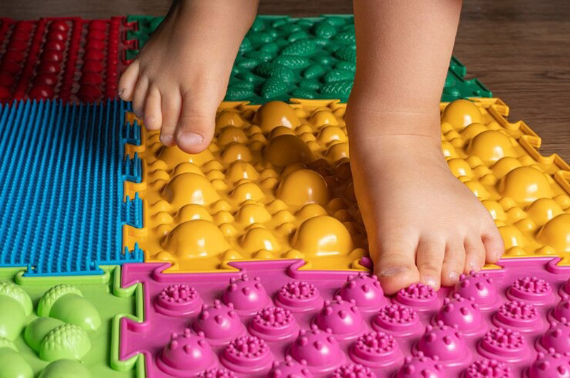 بازی درمانی برای کودک مضطرب